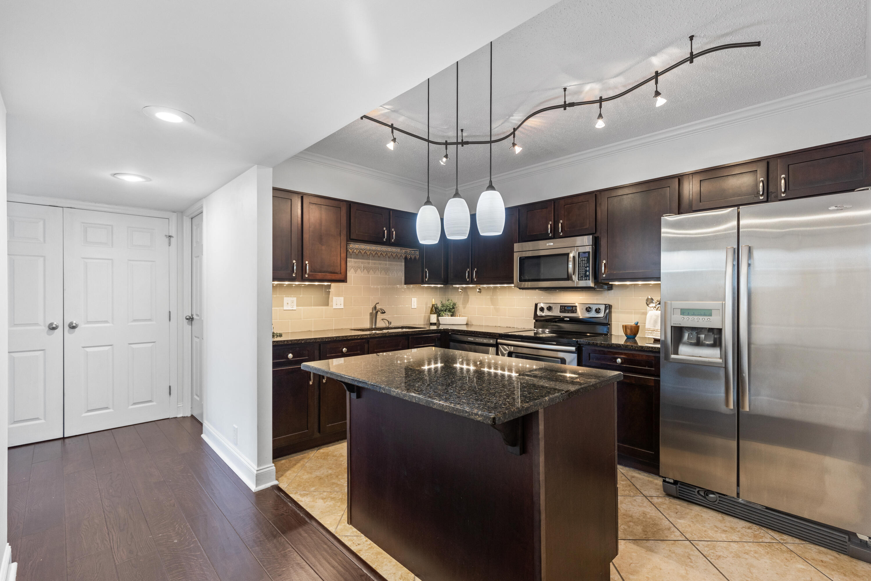 1131 Stringers Ridge Road, Unit 11G Chattanooga, TN 37405 - Photo 10 of 40 REMODELED KITHEN