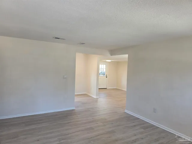 $1,750 | 207 Hart Drive, Pensacola, FL 32503