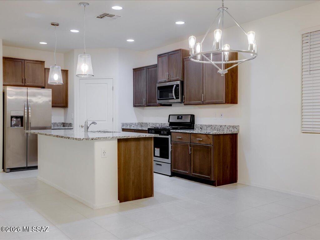 14031 East Golden Oaks Road Vail, AZ 85641 - Photo 14 of 40 25-31Interior11