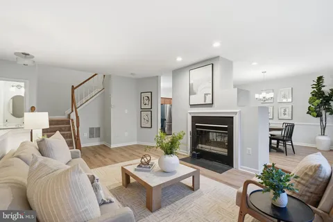 $499,900 | 5134 Castle Harbor Way, Unit 62, Centreville, VA 20120