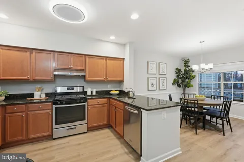 $499,900 | 5134 Castle Harbor Way, Unit 62, Centreville, VA 20120