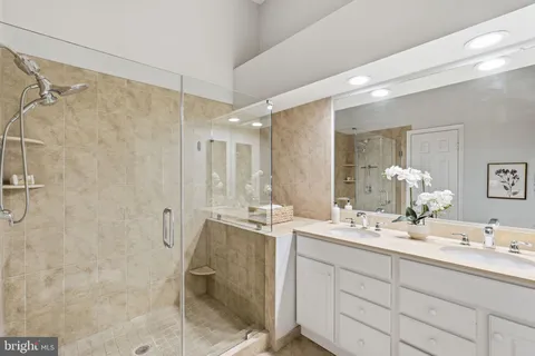 $499,900 | 5134 Castle Harbor Way, Unit 62, Centreville, VA 20120