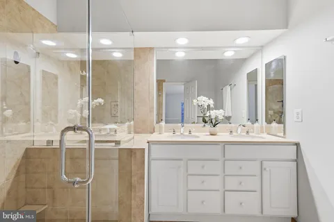 $499,900 | 5134 Castle Harbor Way, Unit 62, Centreville, VA 20120