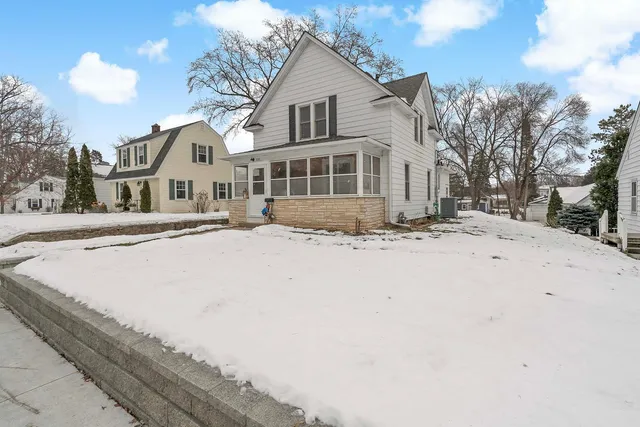 $350,000 | 237 10th Avenue North, Hopkins, MN 55343