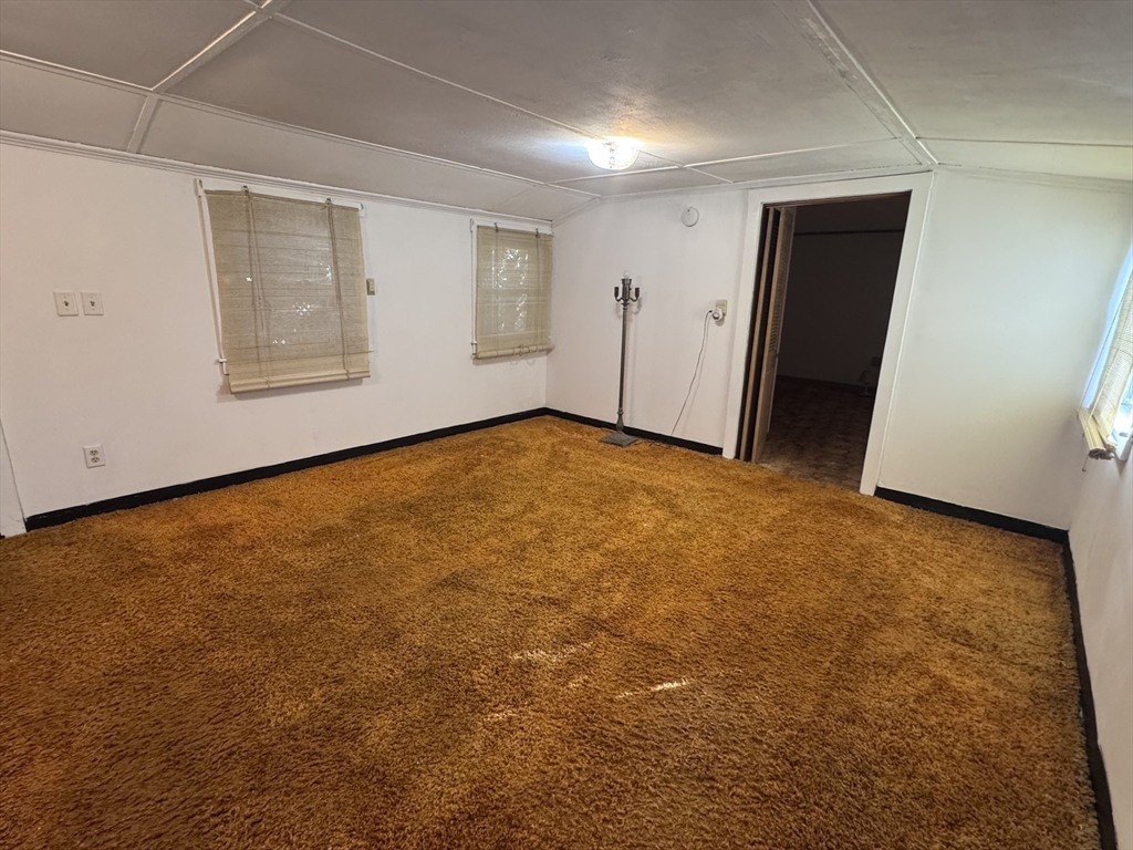 1371 Drift Road Westport, MA 02790 - Photo 11 of 36