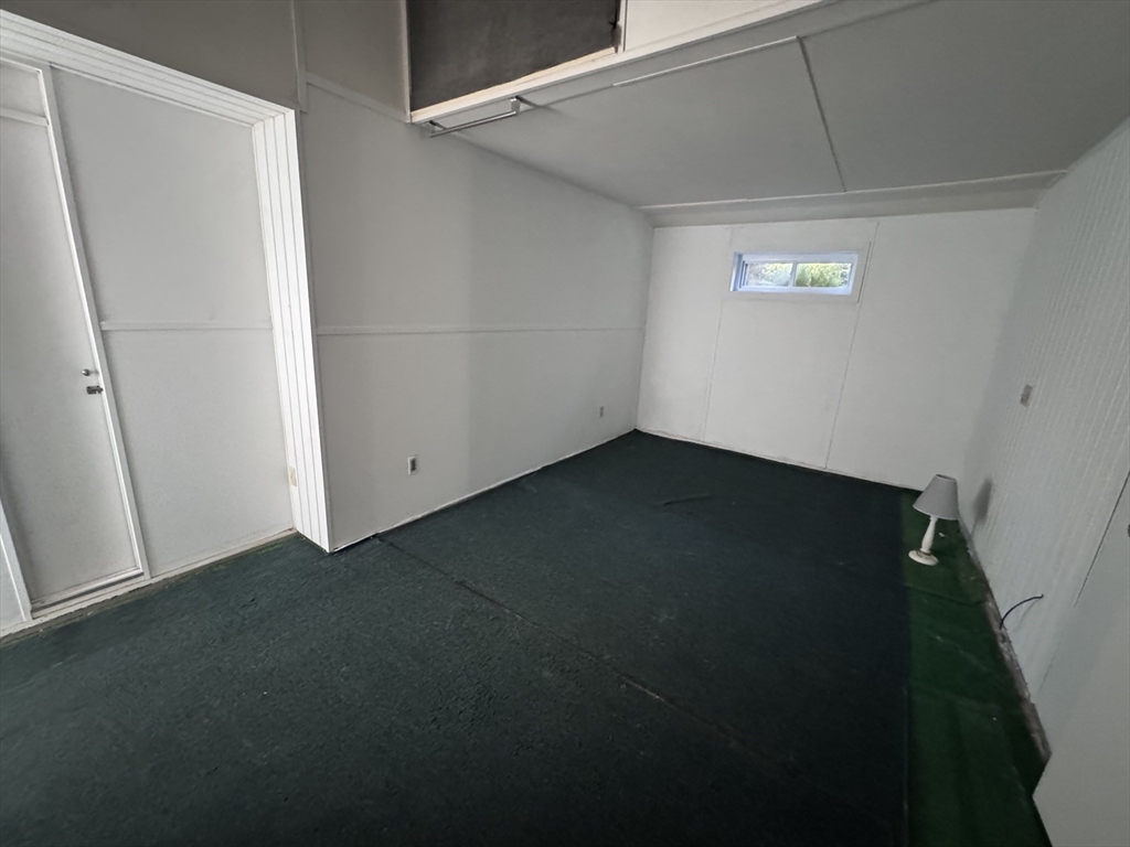 1371 Drift Road Westport, MA 02790 - Photo 14 of 36