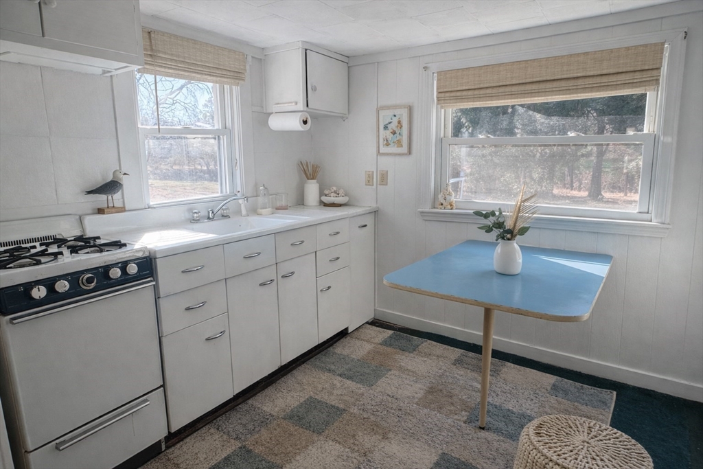 1371 Drift Road Westport, MA 02790 - Photo 2 of 36