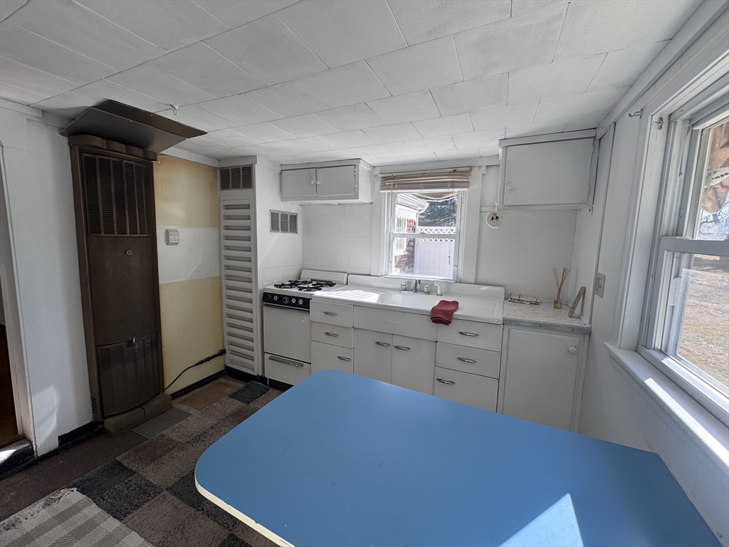 1371 Drift Road Westport, MA 02790 - Photo 4 of 36