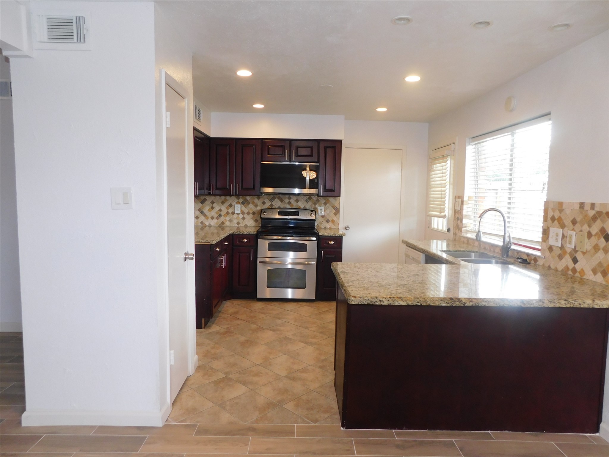 2754 Quarry Hill Road Sugar Land, TX 77478 - Photo 35 of 49