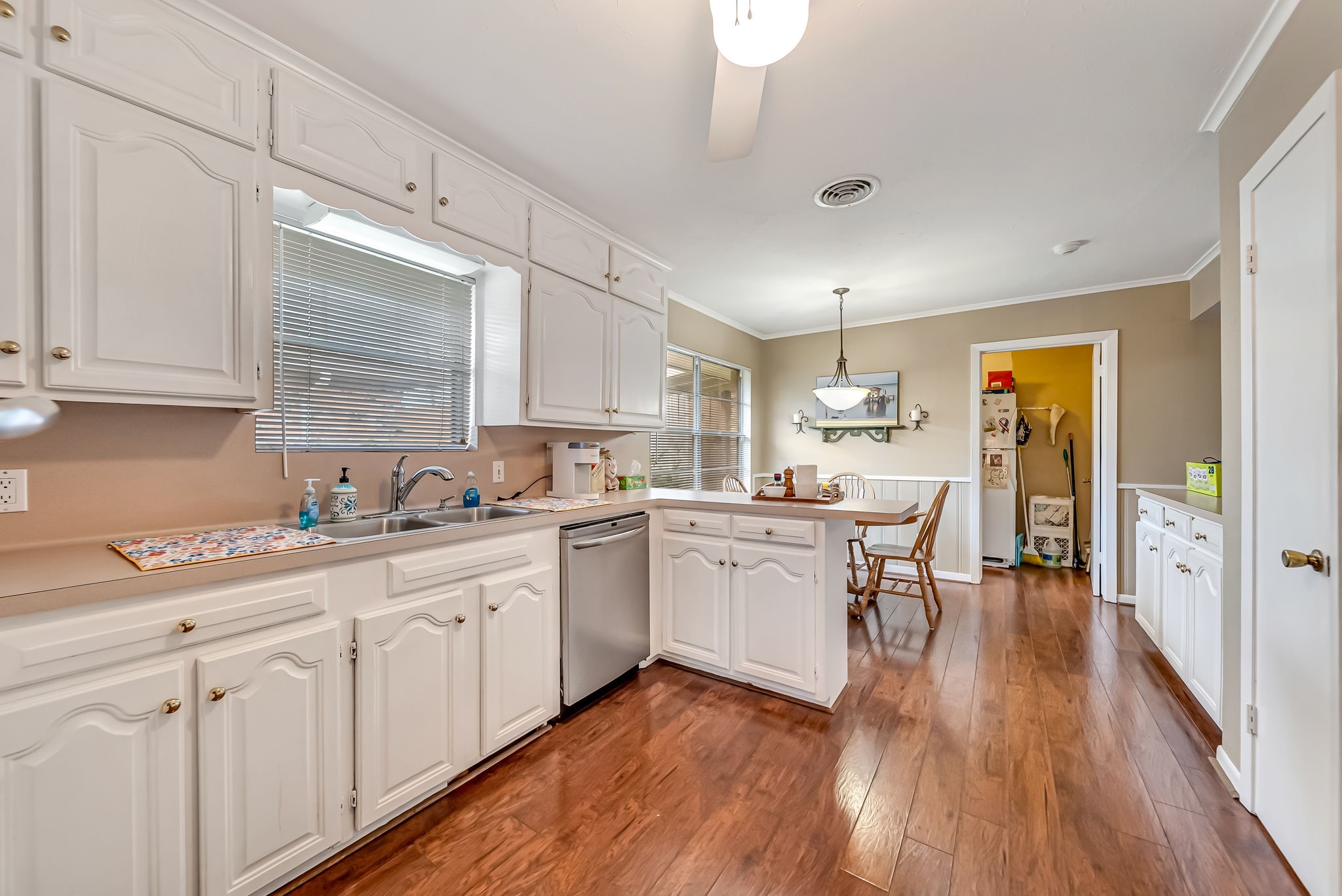 1330 Foxwood Road Houston, TX 77008 - Photo 12 of 30