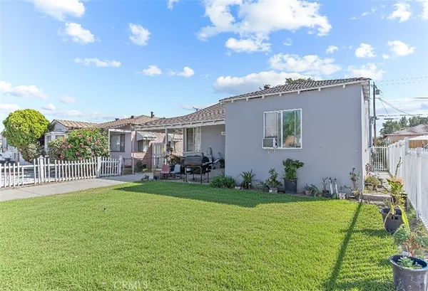 a view of a house with backyard and porch