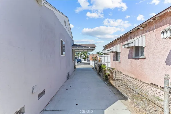 a view of a house with a tree