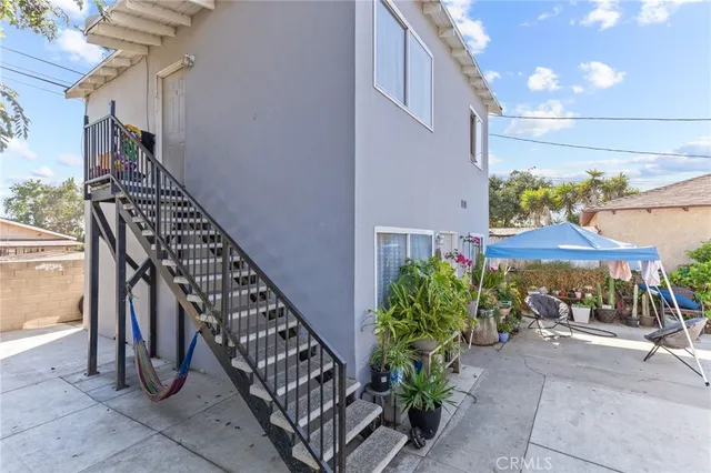 a view of outdoor space yard and porch