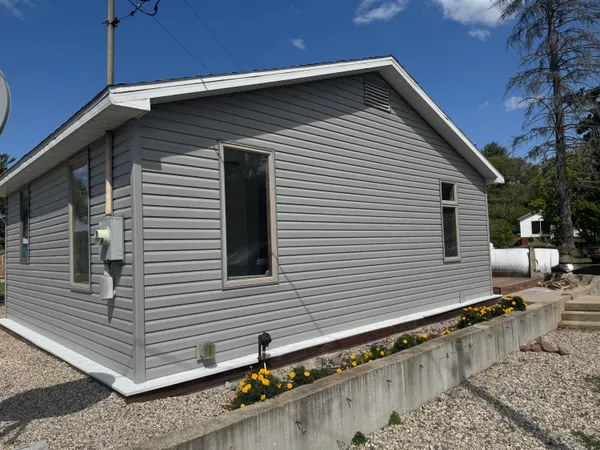 $99,900 | 9388 Lake Drive, Evart, MI 49631