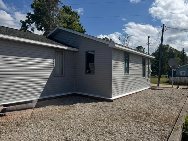 $99,900 | 9388 Lake Drive, Evart, MI 49631