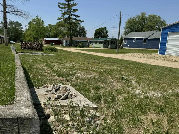 $99,900 | 9388 Lake Drive, Evart, MI 49631