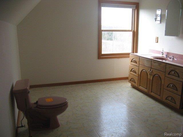 995 North Summers Road Imlay City, MI 48444 - Photo 6 of 11 master bath