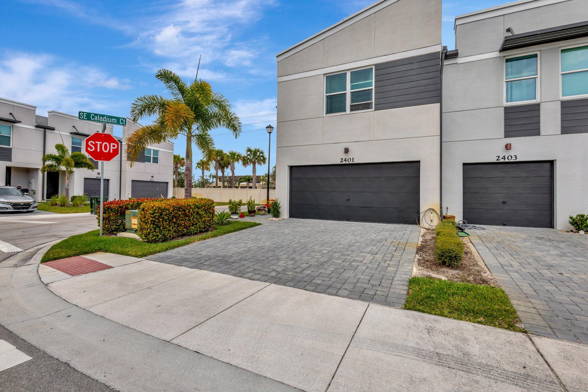 2401 Southeast Tarvest Way Stuart, FL 34997 - Photo 4 of 47 3-web-or-mls-5P1A3948