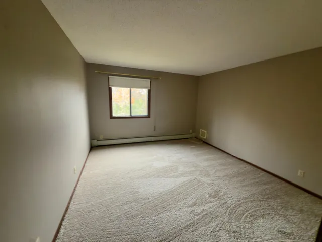 $142,100 | 10441 Greenbrier Road, Unit 303, Minnetonka, MN 55305