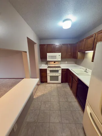 $142,100 | 10441 Greenbrier Road, Unit 303, Minnetonka, MN 55305