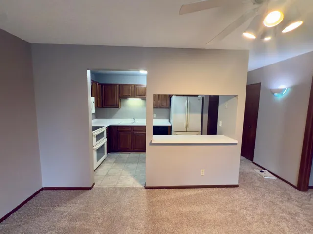 $142,100 | 10441 Greenbrier Road, Unit 303, Minnetonka, MN 55305