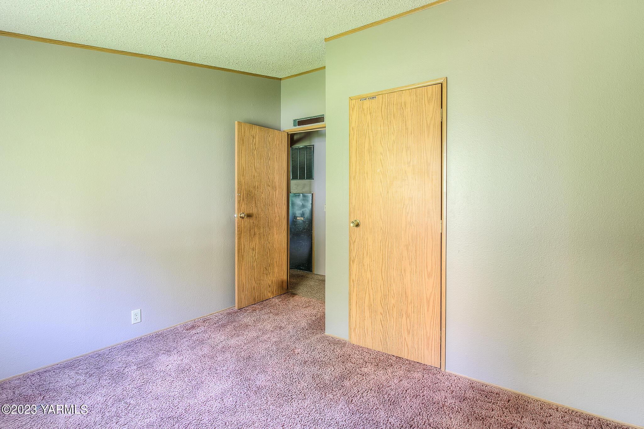 1710 North Fork Road Yakima, WA 98903 - Photo 18 of 34 a view of a small space