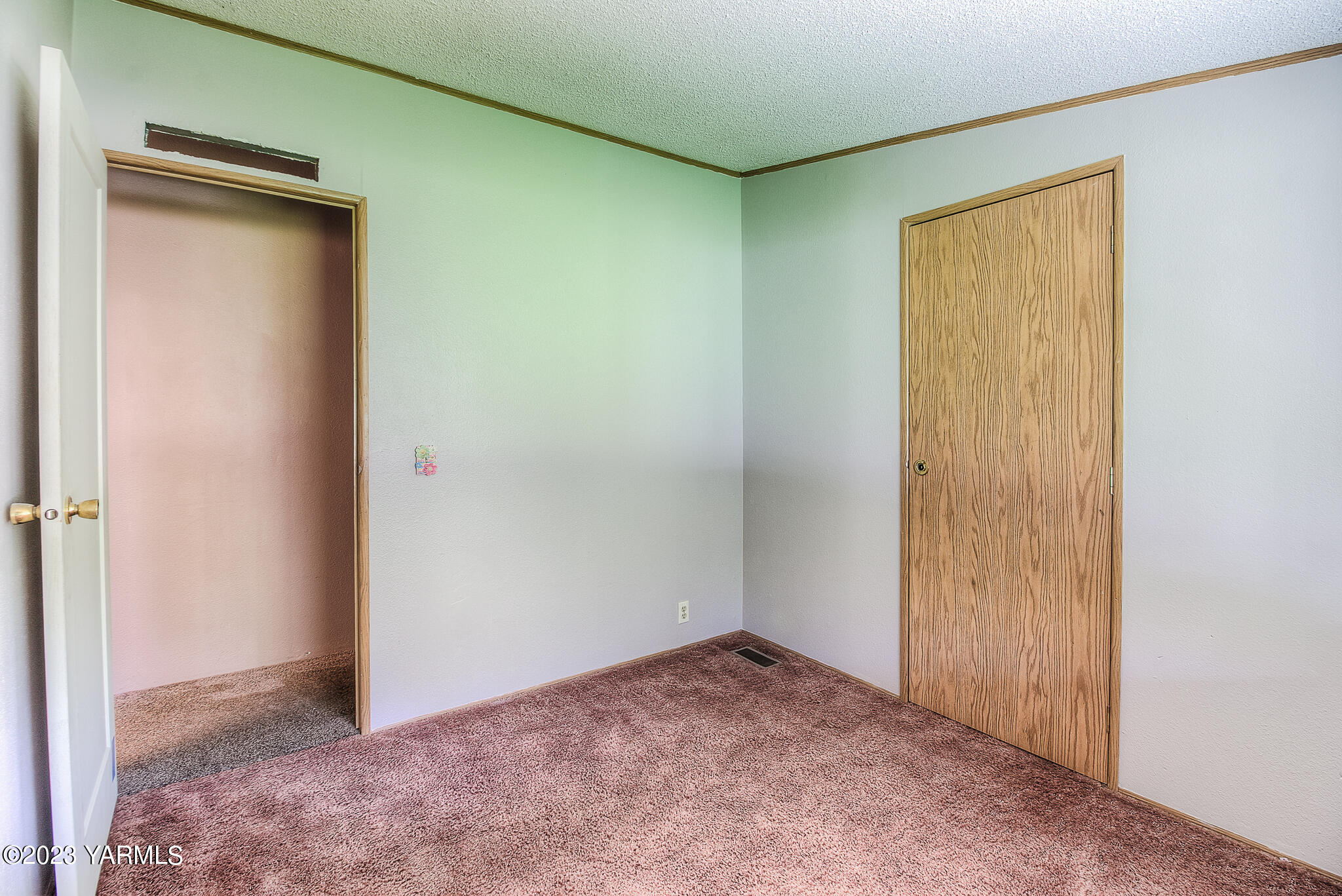 1710 North Fork Road Yakima, WA 98903 - Photo 19 of 34 a view of an empty room