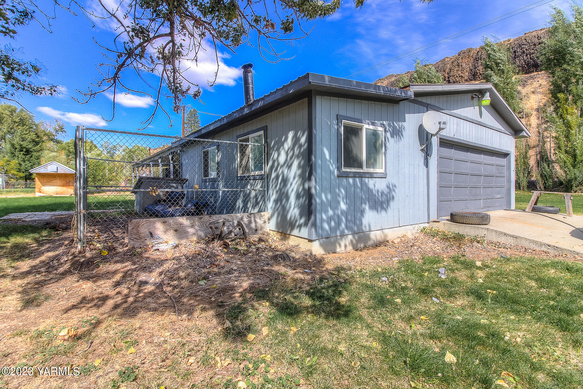 1710 North Fork Road Yakima, WA 98903 - Photo 2 of 34 a view of a house with a yard