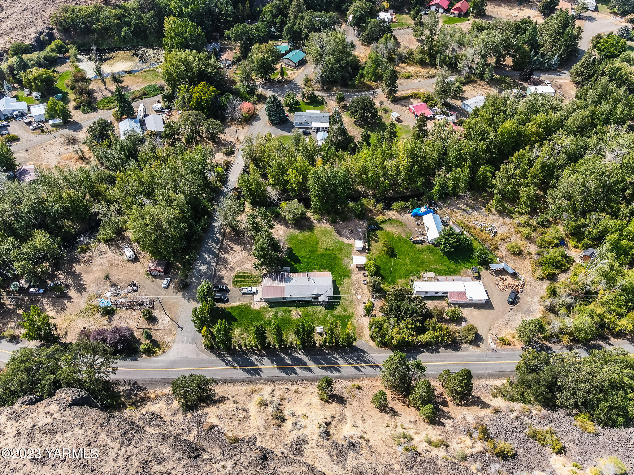 1710 North Fork Road Yakima, WA 98903 - Photo 32 of 34 a view of a garden with plants