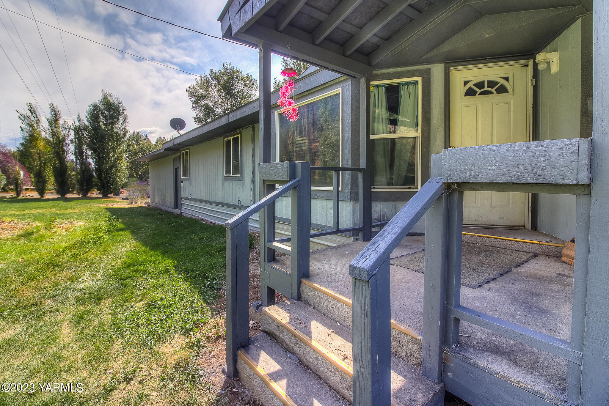 1710 North Fork Road Yakima, WA 98903 - Photo 5 of 34 a house view with a backyard space