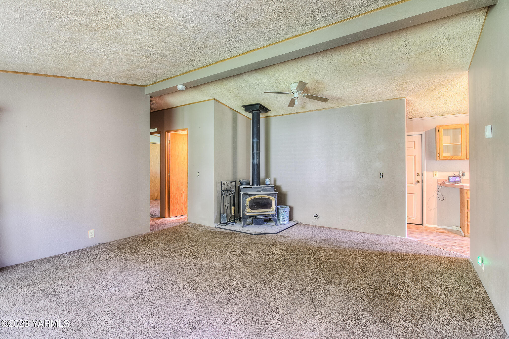 1710 North Fork Road Yakima, WA 98903 - Photo 6 of 34 a view of a hallway with a livingroom