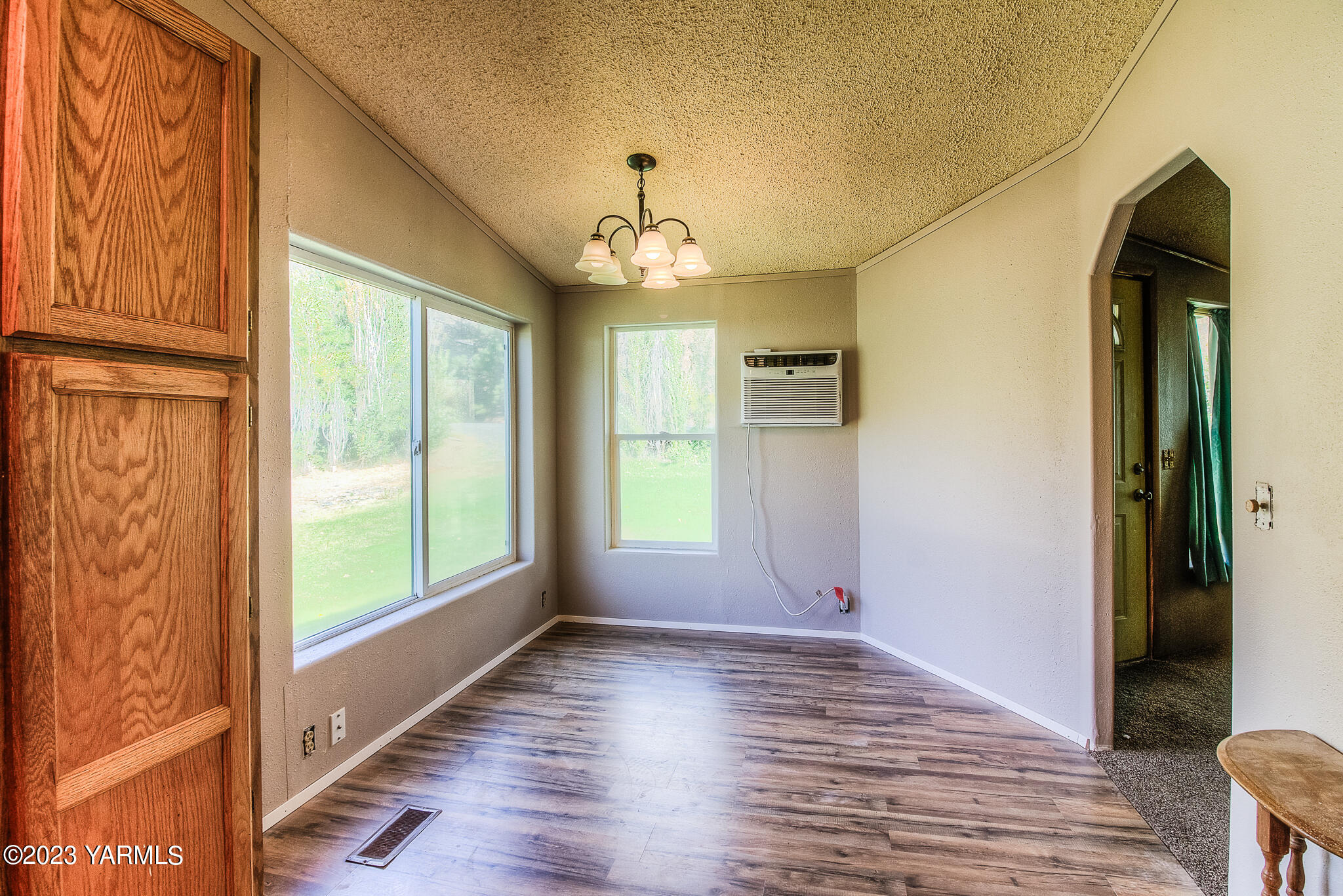 1710 North Fork Road Yakima, WA 98903 - Photo 9 of 34 a view of livingroom with window