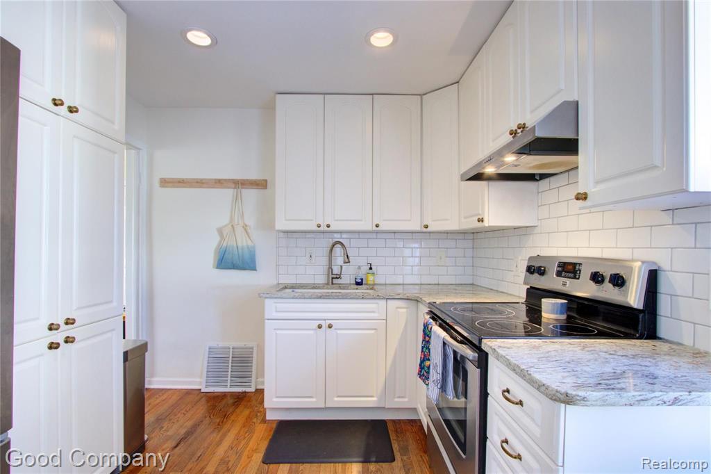 3911 Durham Road Royal Oak, MI 48073 - Photo 7 of 37