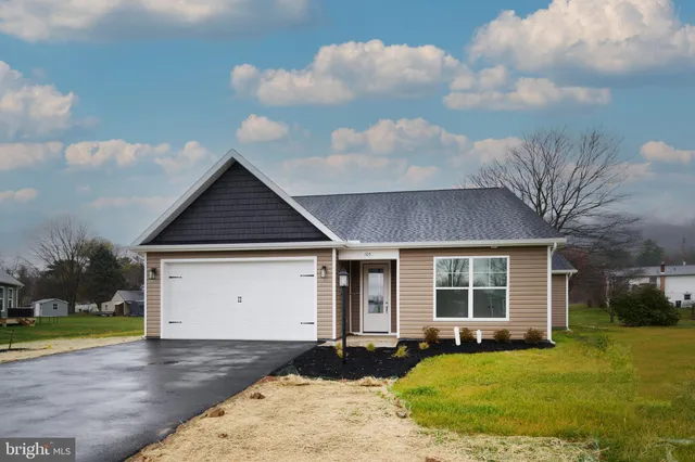$484,900 | 105 Bluestem Circle, Centre Hall, PA 16828