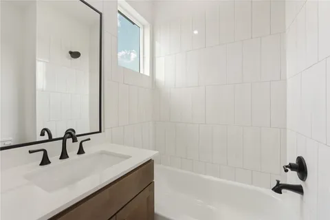 $425,000 | 2121 Hoskins Drive, Unit C, Houston, TX 77080