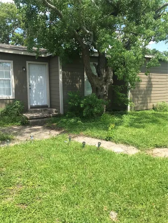 $900 | 1713 West 5th Street, Freeport, TX 77541