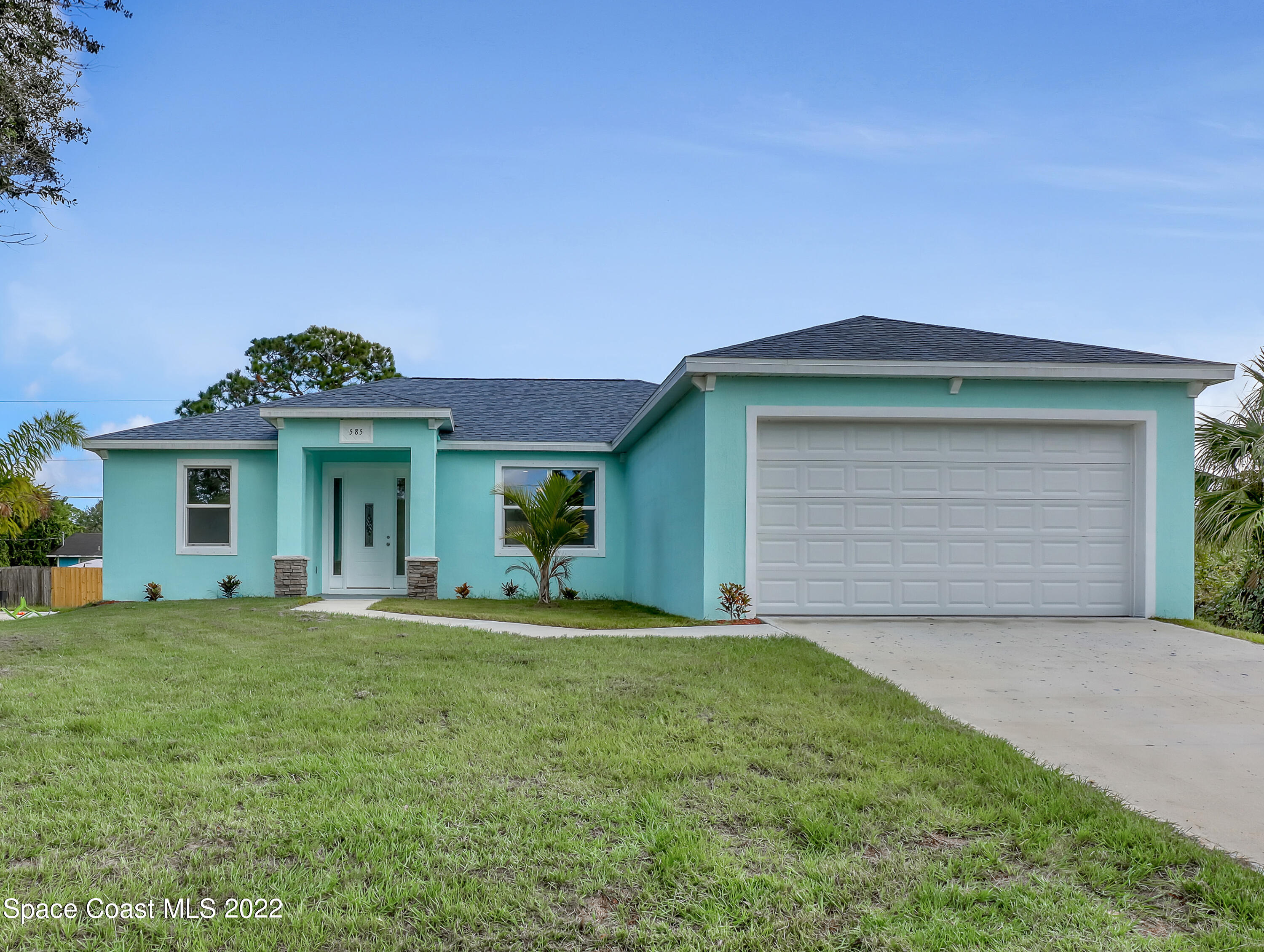 585 Degroodt Road Southwest Palm Bay, FL 32908 - Photo 1 of 40 585 Degroodt (2)ee
