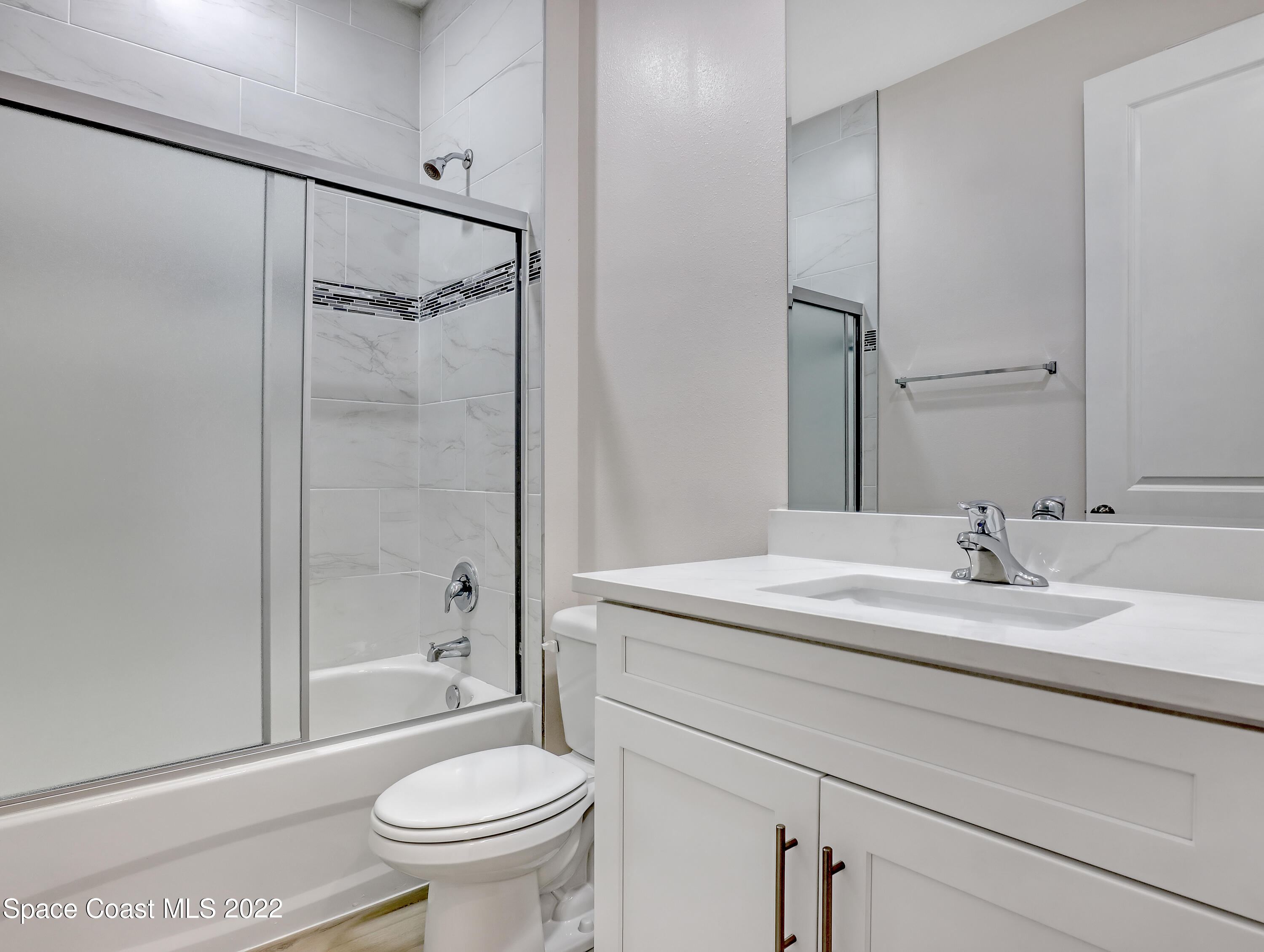 585 Degroodt Road Southwest Palm Bay, FL 32908 - Photo 25 of 40 Guest Bath