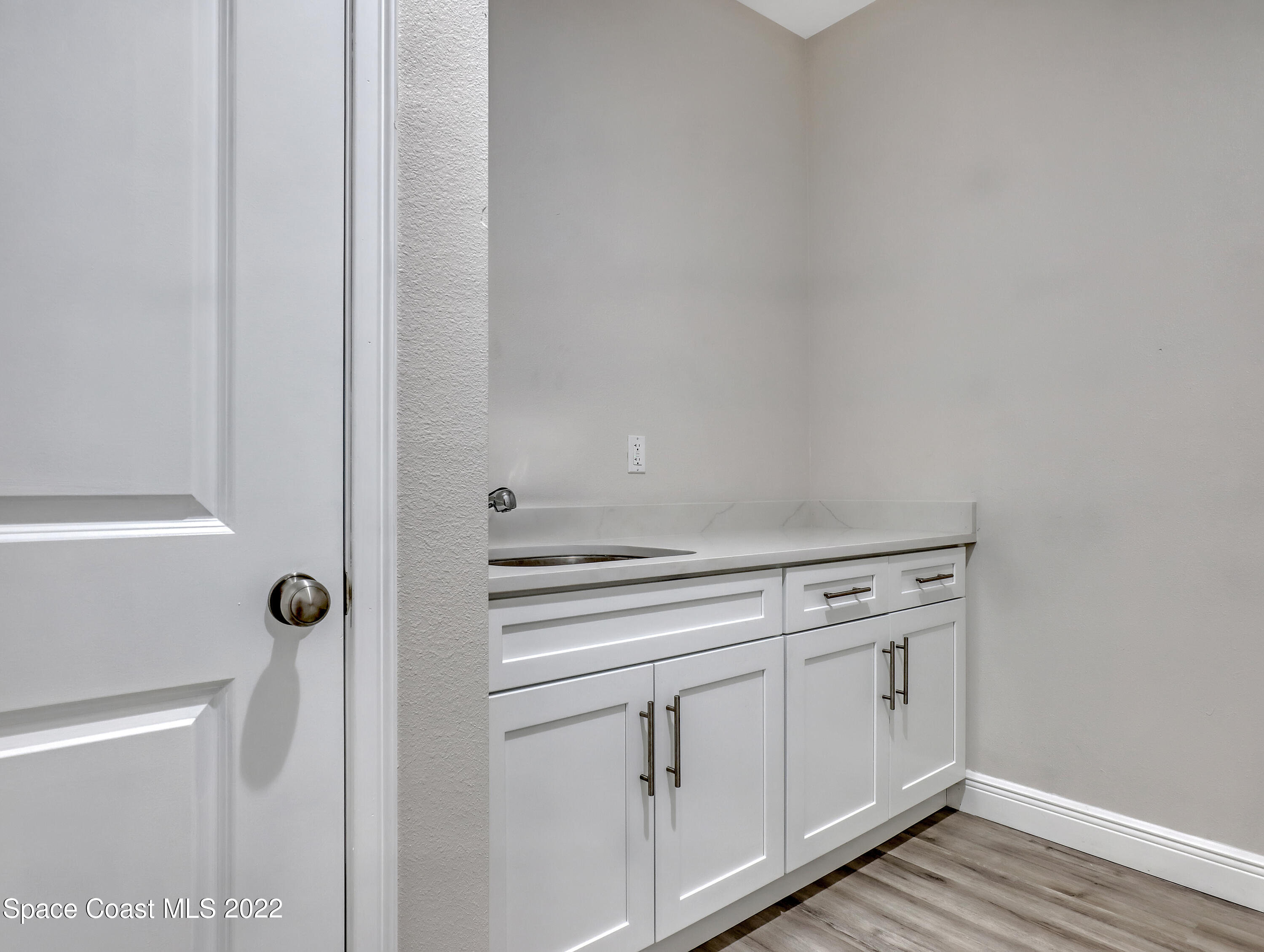 585 Degroodt Road Southwest Palm Bay, FL 32908 - Photo 32 of 40 Utility Sink