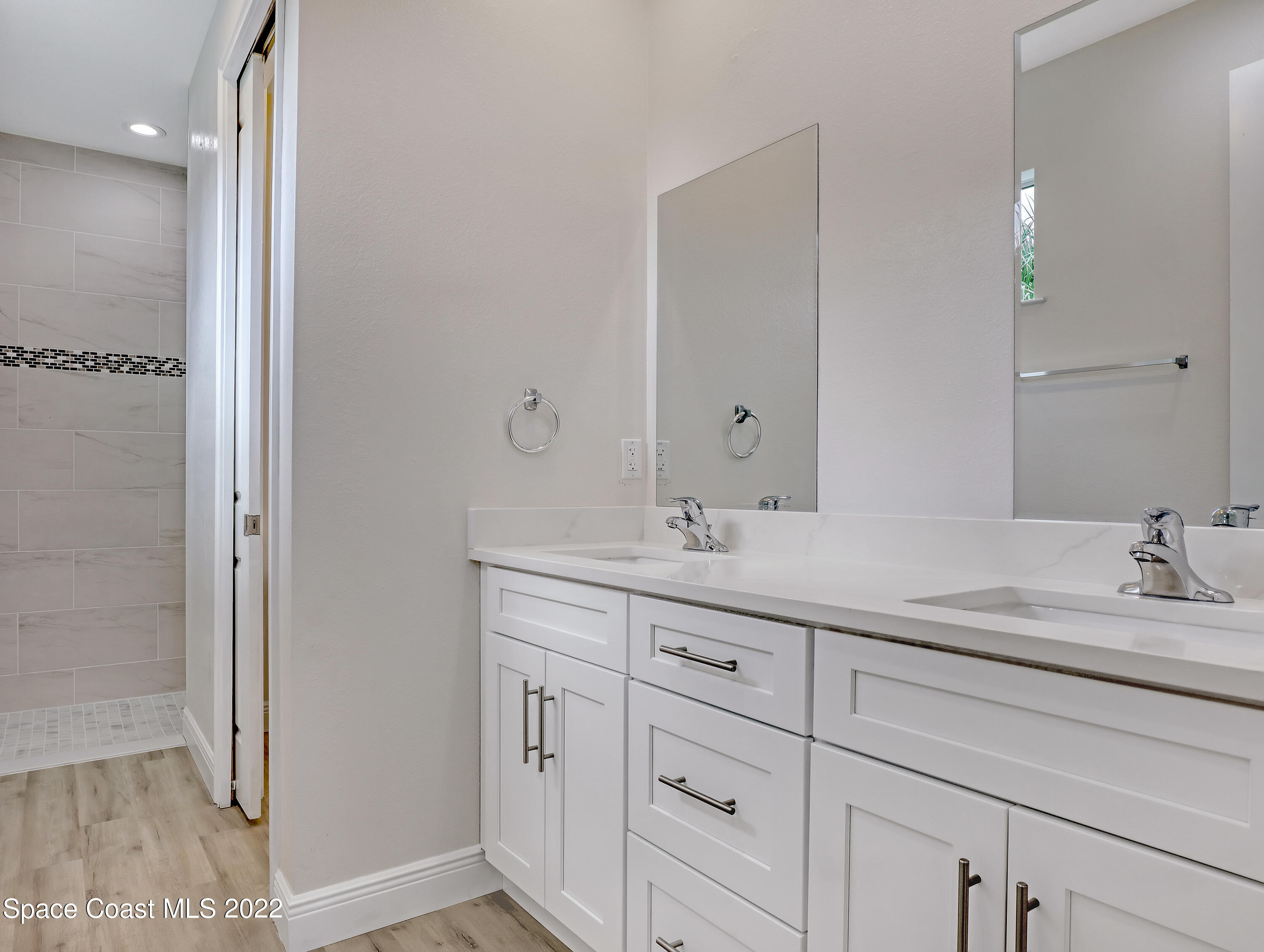585 Degroodt Road Southwest Palm Bay, FL 32908 - Photo 4 of 40 Master Bath