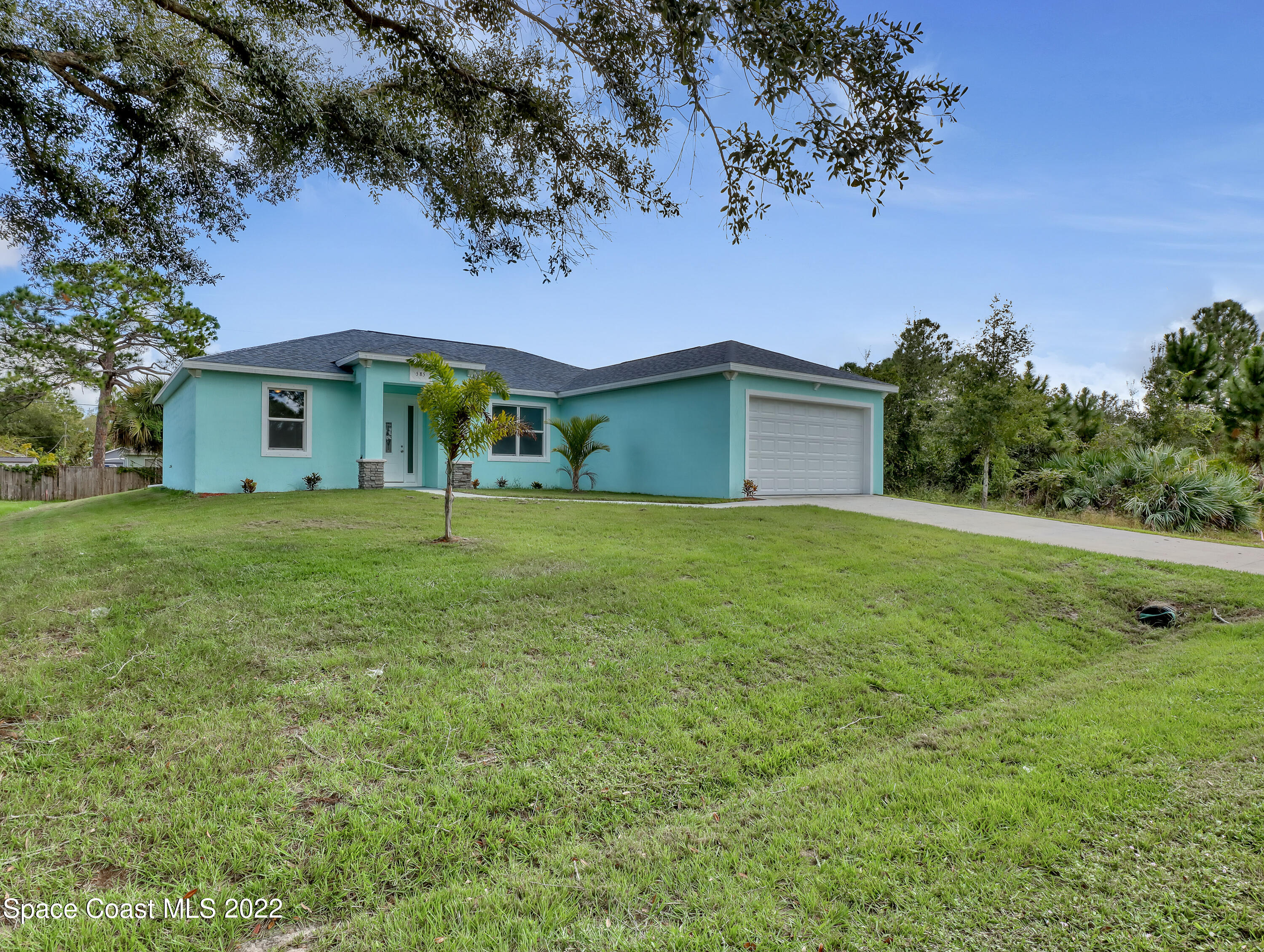585 Degroodt Road Southwest Palm Bay, FL 32908 - Photo 6 of 40 Front