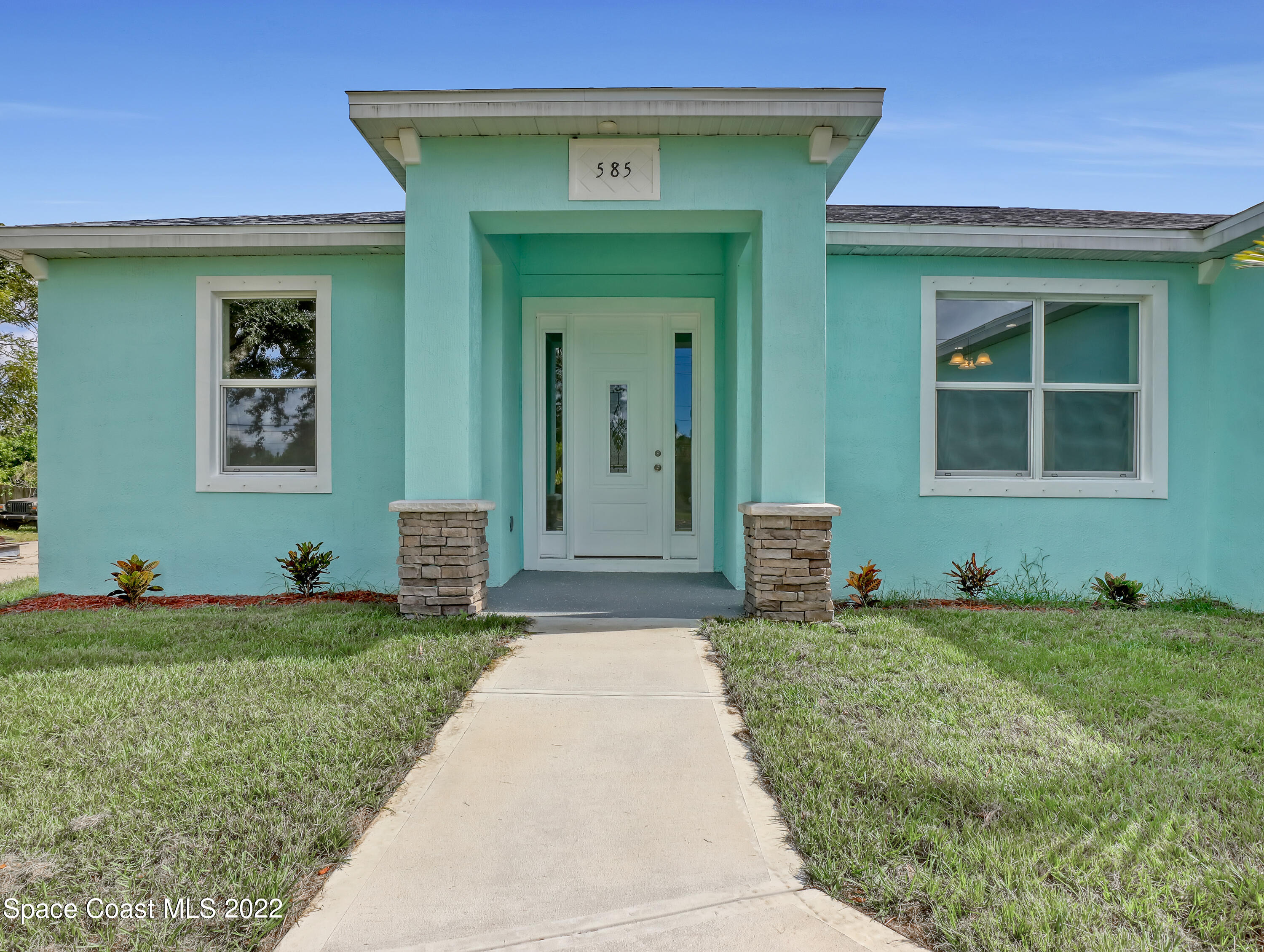 585 Degroodt Road Southwest Palm Bay, FL 32908 - Photo 7 of 40 Front