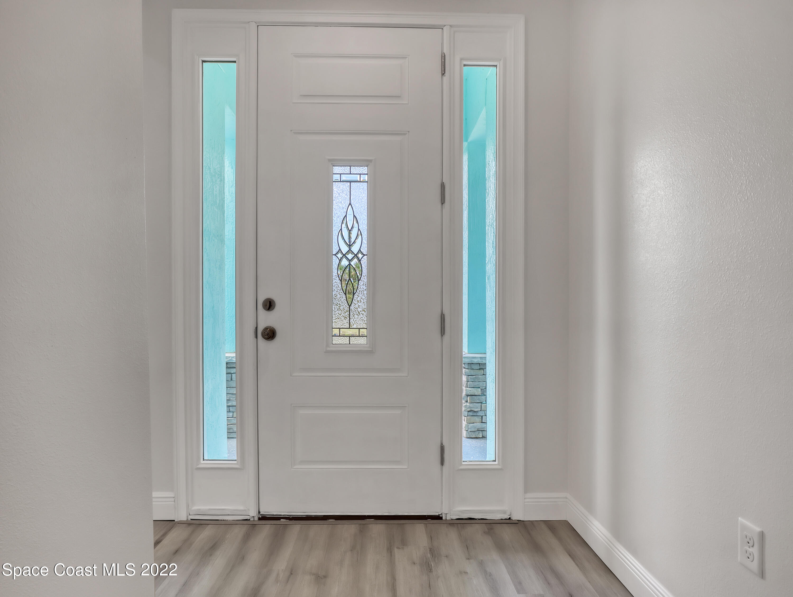 585 Degroodt Road Southwest Palm Bay, FL 32908 - Photo 8 of 40 Entry