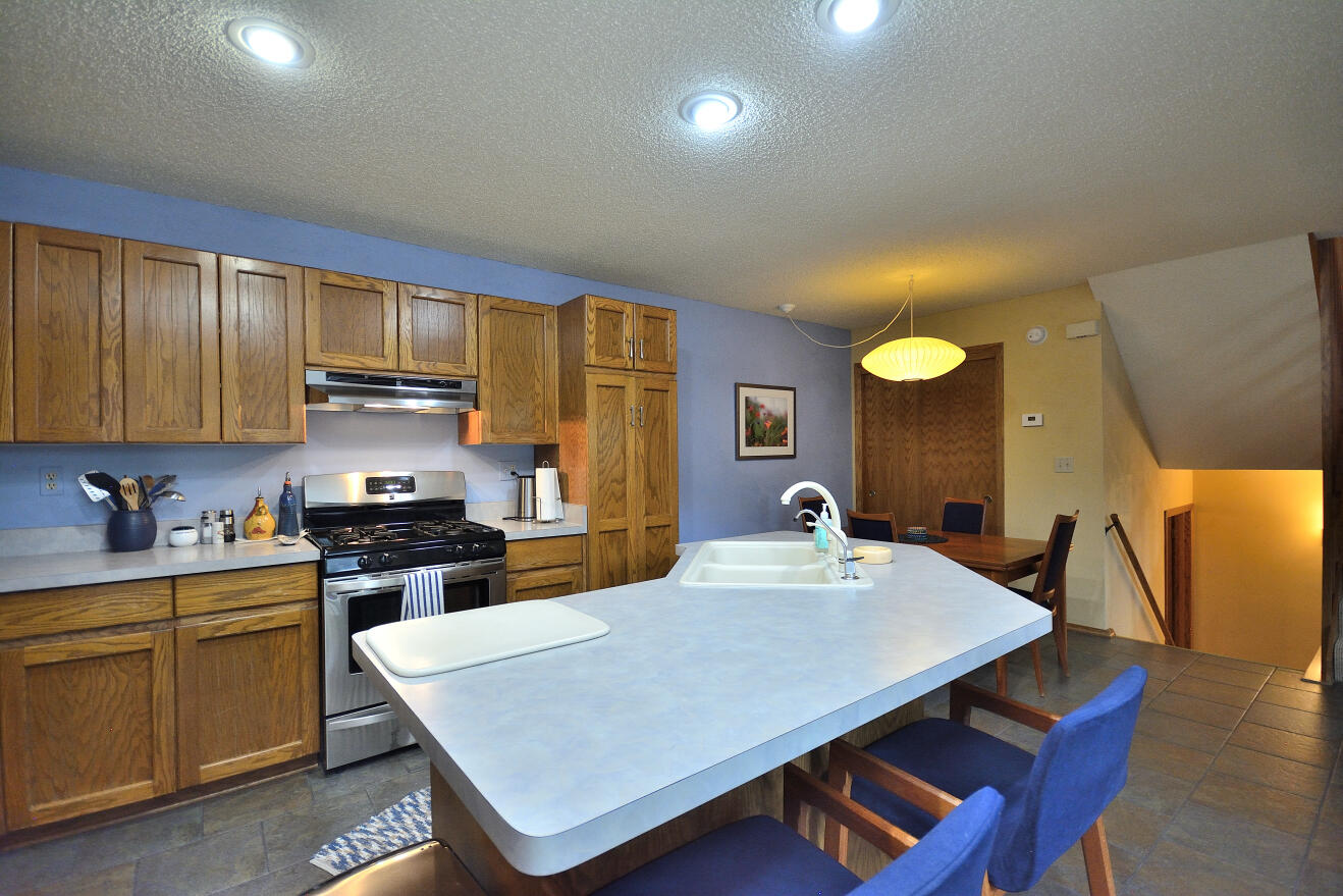 15651 West Ridge Road New Berlin, WI 53151 - Photo 8 of 27 KITCHEN