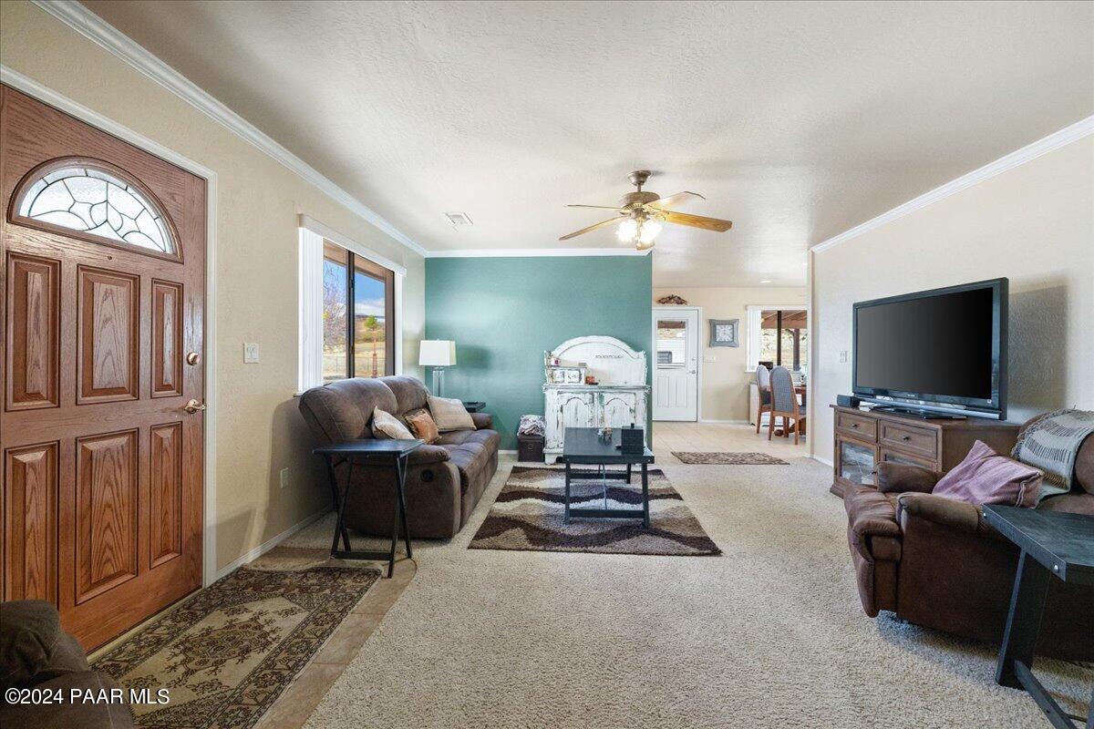 18531 Peeples Valley Road Peeples Valley, AZ 86332 - Photo 12 of 35 12-Living Room