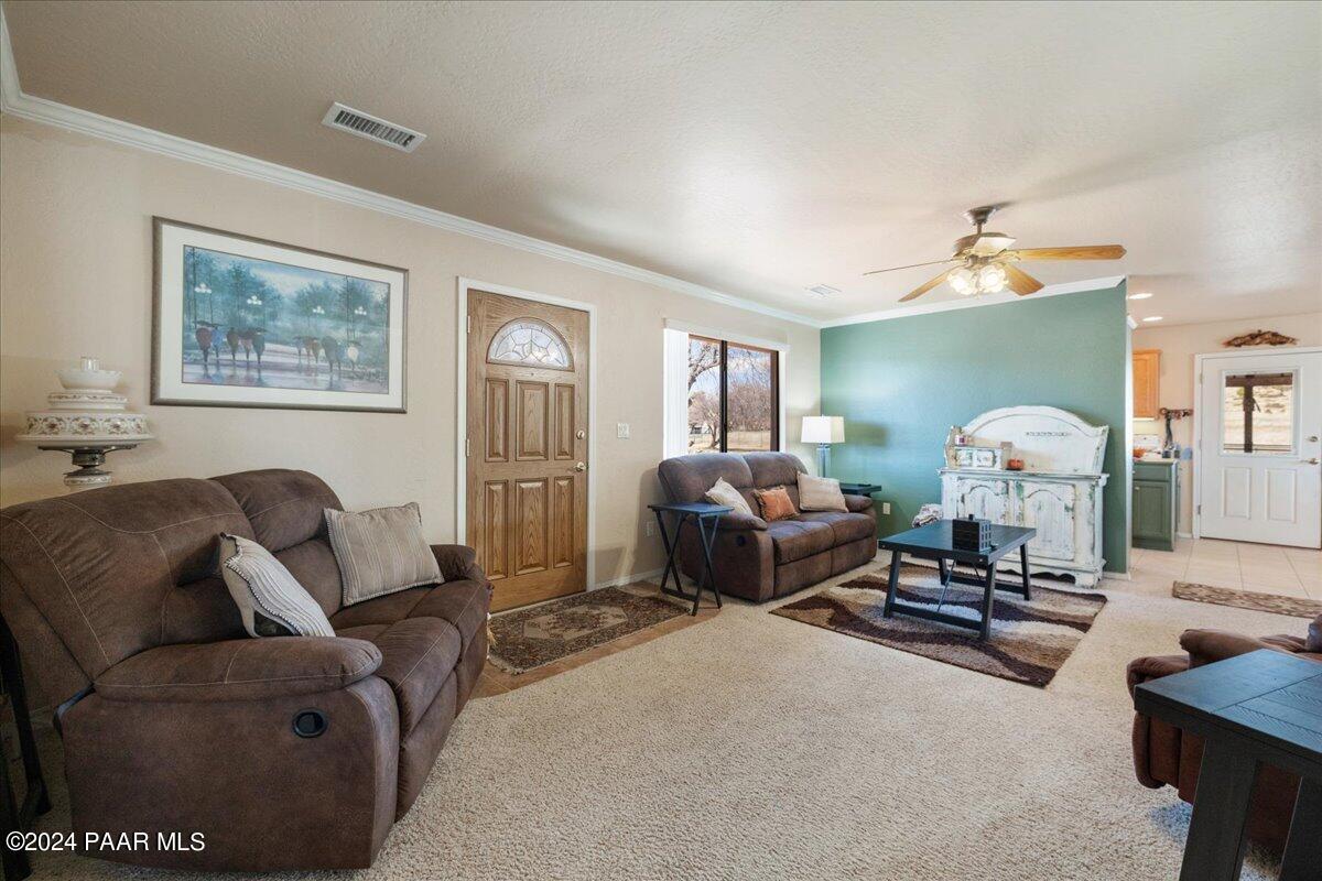 18531 Peeples Valley Road Peeples Valley, AZ 86332 - Photo 13 of 35 13-Living Room