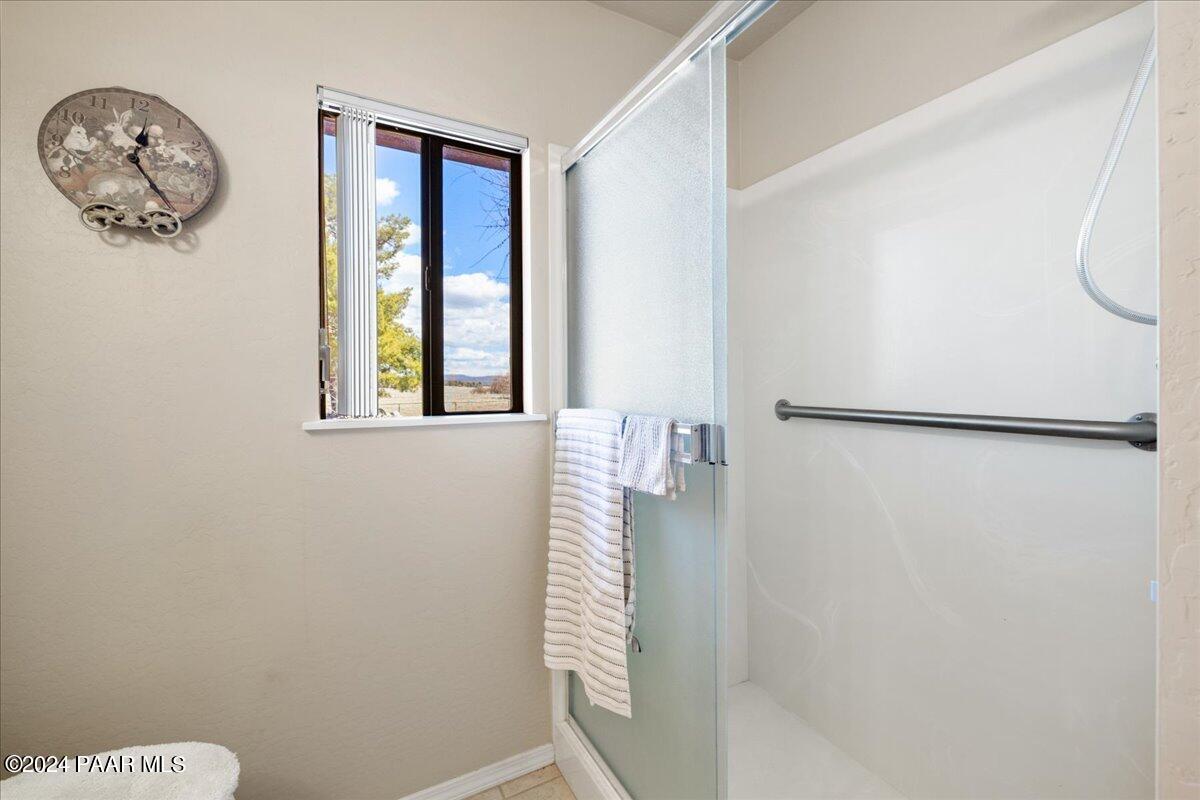 18531 Peeples Valley Road Peeples Valley, AZ 86332 - Photo 25 of 35 26-Bathroom