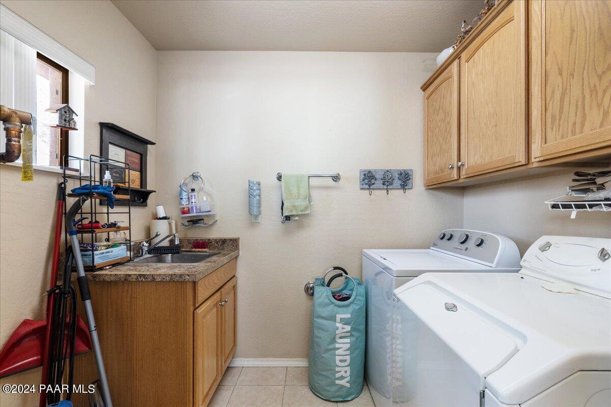18531 Peeples Valley Road Peeples Valley, AZ 86332 - Photo 26 of 35 27-Laundry Room