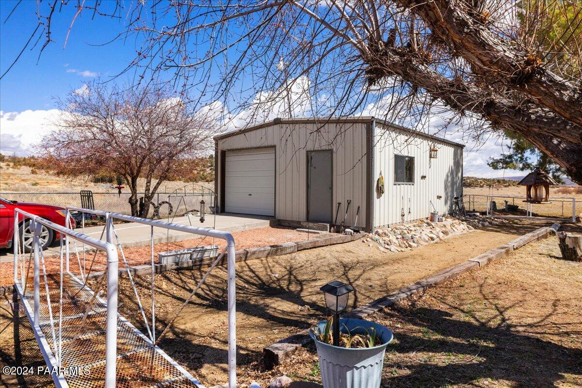 18531 Peeples Valley Road Peeples Valley, AZ 86332 - Photo 28 of 35 29-Workshop