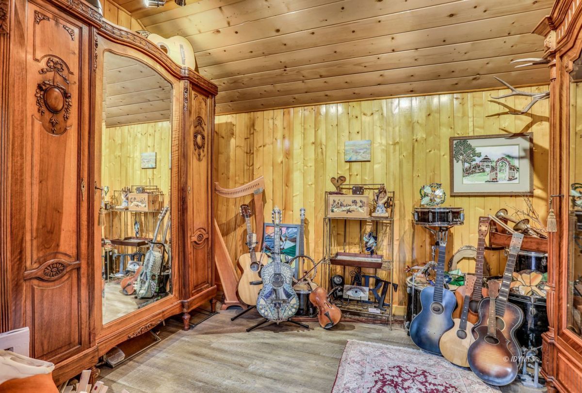 55255 Daryll Road Idyllwild, CA 92549 - Photo 38 of 41 a view of a room with gym equipment